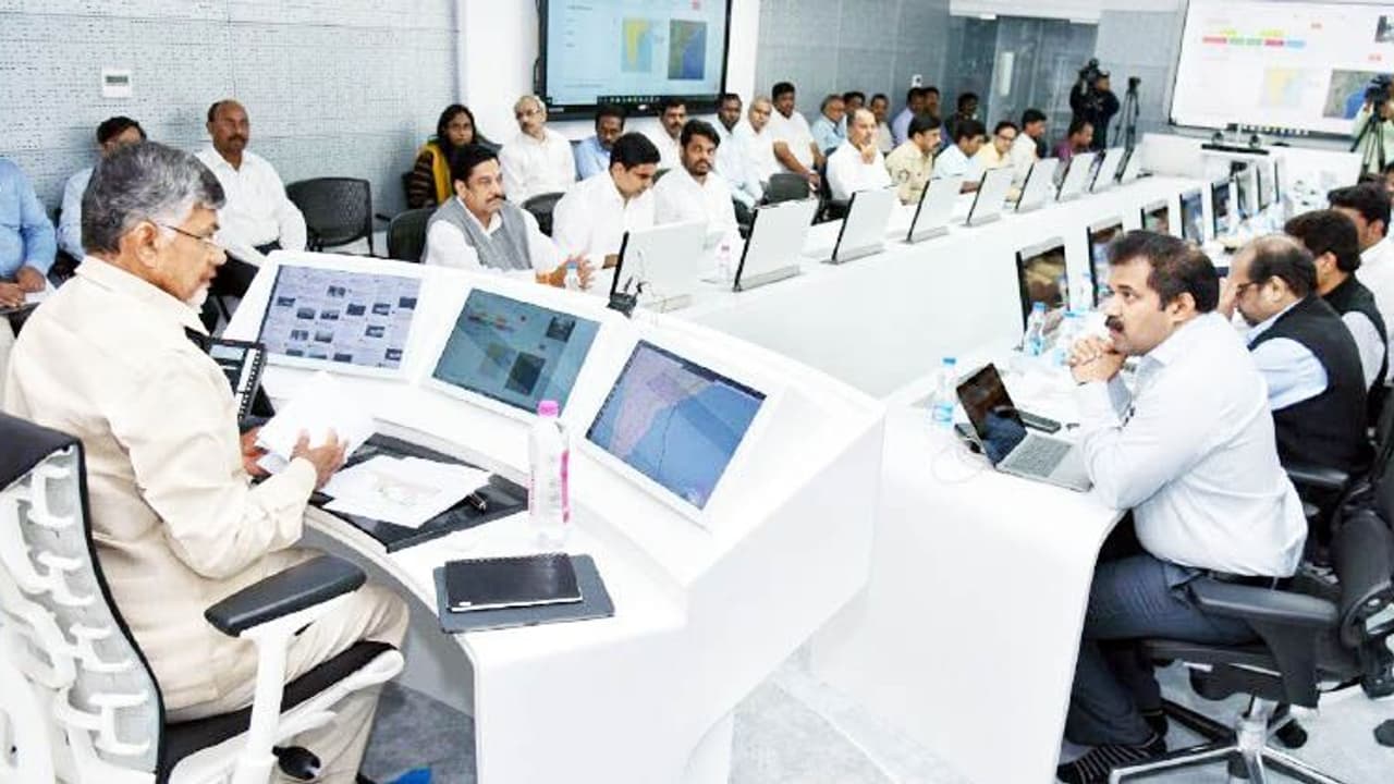 పెథాయ్ సహాయక చర్యలపై డాక్యుమెంటరీ: అధికారులకు చంద్రబాబు ఆదేశం పెథాయ్ సహాయక చర్యలపై డాక్యుమెంటరీ: అధికారులకు చంద్రబాబు ఆదేశం