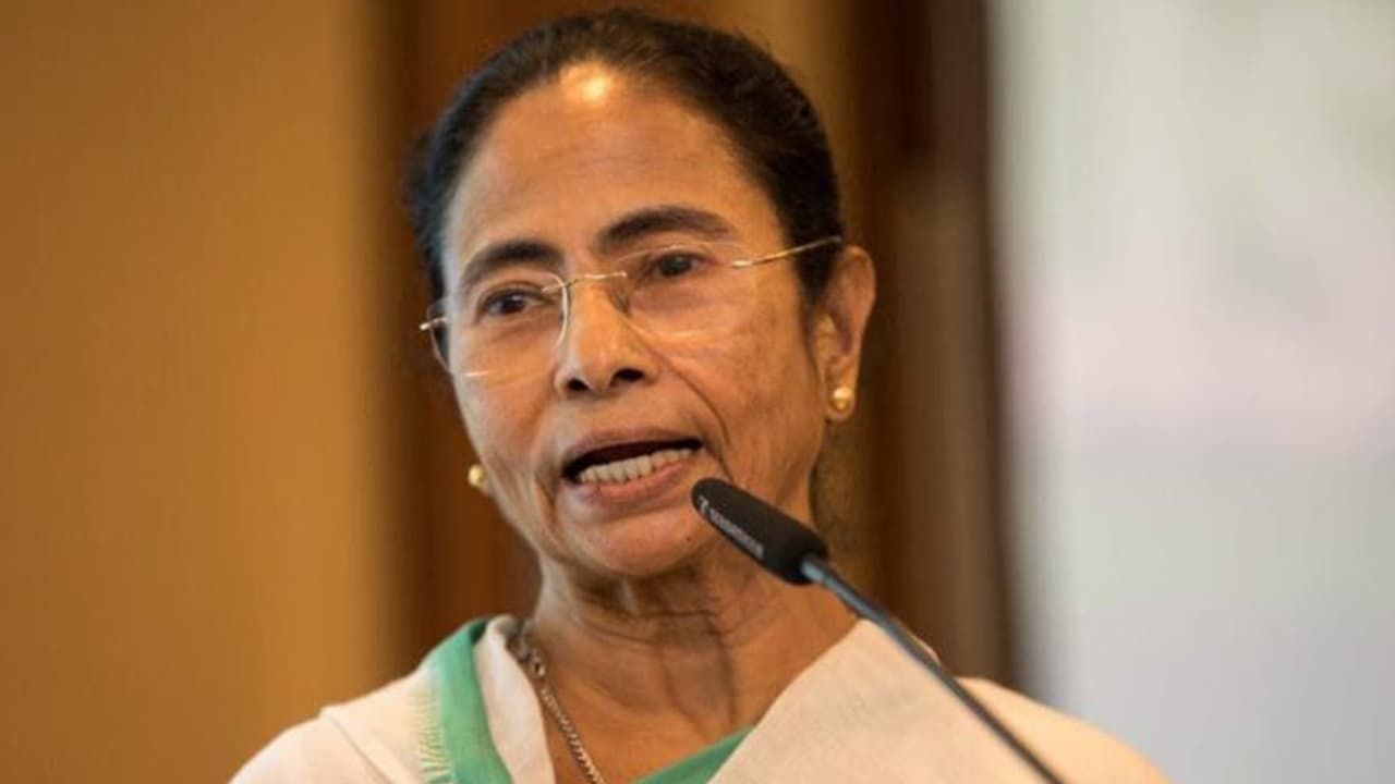 ದೇಶದಲ್ಲೀಗ ಮಮತಾ ಏಕೈಕ ಮಹಿಳಾ ಮುಖ್ಯಮಂತ್ರಿ ದೇಶದಲ್ಲೀಗ ಮಮತಾ ಏಕೈಕ ಮಹಿಳಾ ಮುಖ್ಯಮಂತ್ರಿ