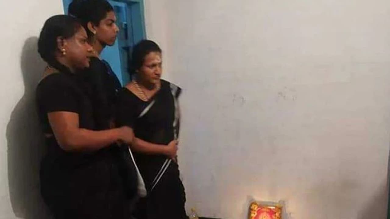 4 ಹಿಜಡಾಗಳಿಗೆ ಅಯ್ಯಪ್ಪ ದರ್ಶನಕ್ಕೆ ಸಿಕ್ಕಿತು ಅವಕಾಶ 4 ಹಿಜಡಾಗಳಿಗೆ ಅಯ್ಯಪ್ಪ ದರ್ಶನಕ್ಕೆ ಸಿಕ್ಕಿತು ಅವಕಾಶ