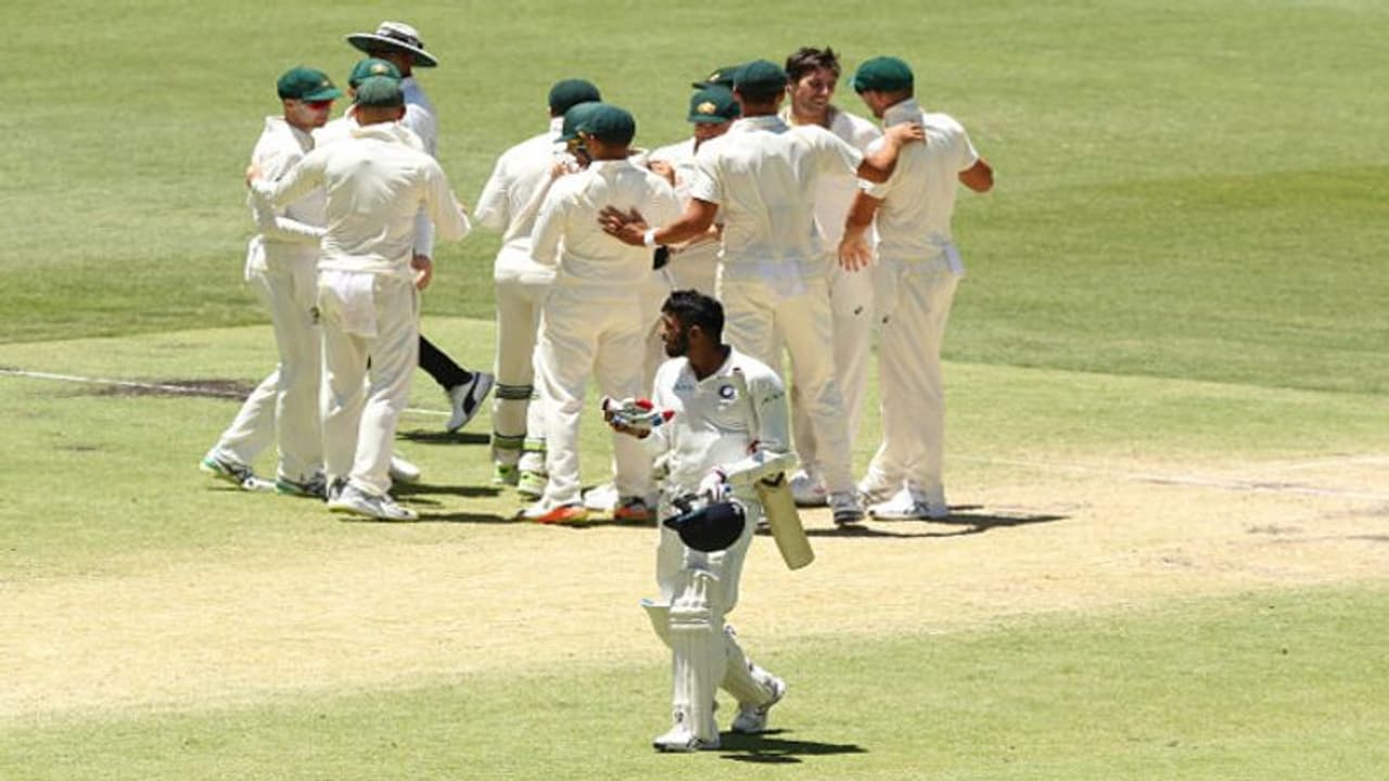 पर्थ टेस्ट में ऑस्ट्रेलिया ने 146 रनों से इंडिया को दी मात, 1 1 से सीरीज बराबर पर्थ टेस्ट में ऑस्ट्रेलिया ने 146 रनों से इंडिया को दी मात, 1 1 से सीरीज बराबर