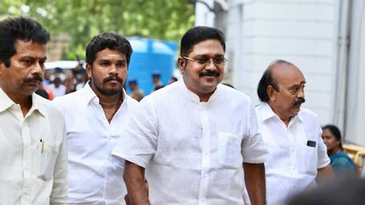 தனி மாவட்ட அறிவிப்பு... கள்ளக்குறிச்சி எம்.எல்.ஏ. அதிமுகவுக்கு மாறுவாரா? தனி மாவட்ட அறிவிப்பு... கள்ளக்குறிச்சி எம்.எல்.ஏ. அதிமுகவுக்கு மாறுவாரா?