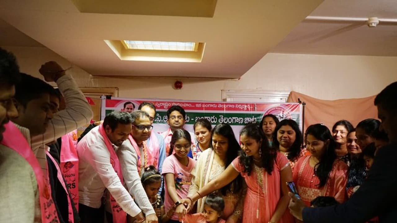 లండన్లో ఘనంగా టీఆర్ఎస్ విజయోత్సవ సంబరాలు... లండన్లో ఘనంగా టీఆర్ఎస్ విజయోత్సవ సంబరాలు...