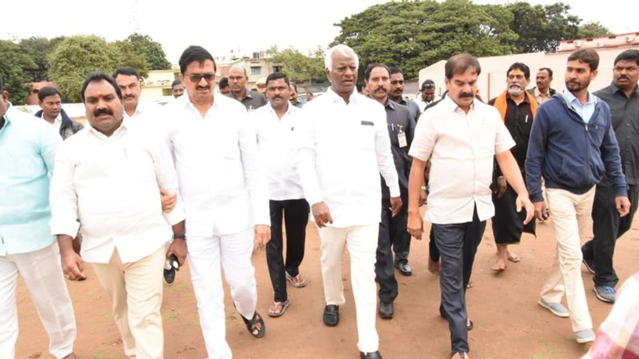 ఈనెల 20న వరంగల్ కు కేటీఆర్: భారీ ఏర్పాట్లలో నేతలు ఈనెల 20న వరంగల్ కు కేటీఆర్: భారీ ఏర్పాట్లలో నేతలు