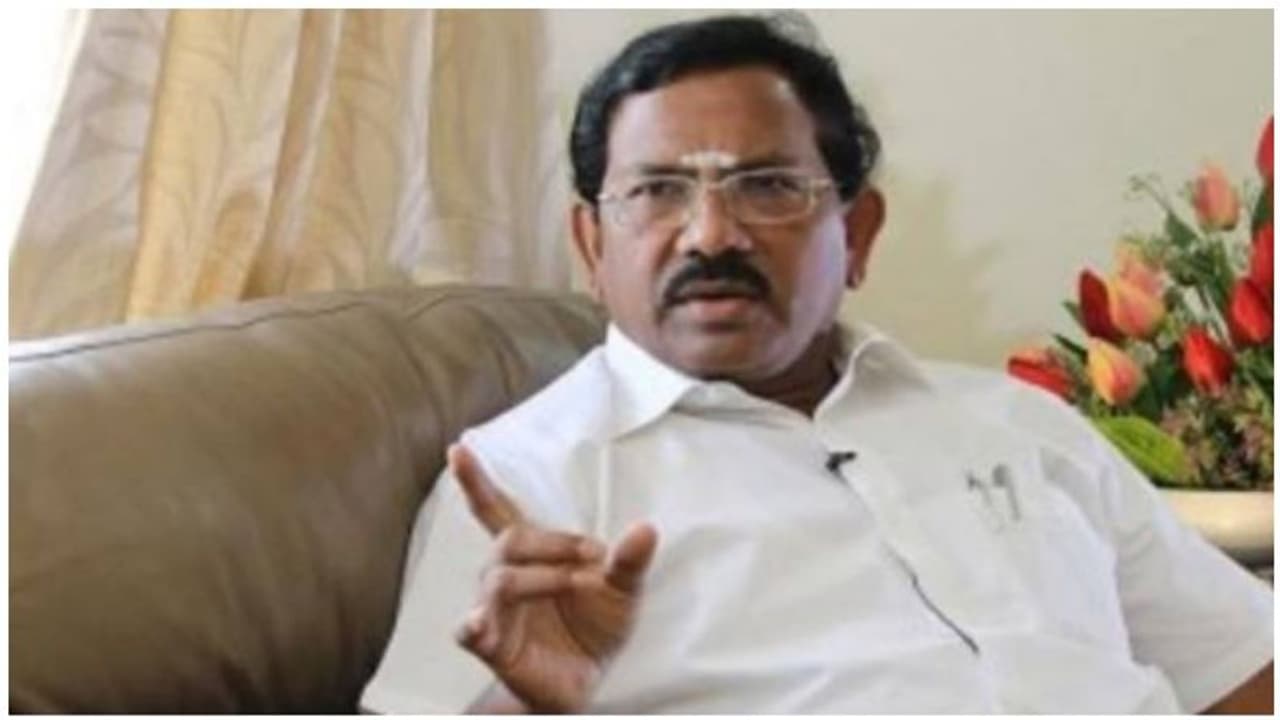 கோலம் மூலம் குடியுரிமை சட்டத்துக்கு எதிர்ப்பு... அந்தக் கோலம் அலங்கோலமாக இருந்தது என மாஃபா பாண்டியராஜன் விளாசல்! கோலம் மூலம் குடியுரிமை சட்டத்துக்கு எதிர்ப்பு... அந்தக் கோலம் அலங்கோலமாக இருந்தது என மாஃபா பாண்டியராஜன் விளாசல்!