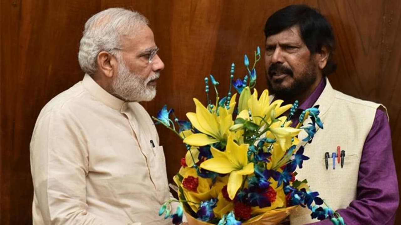 RBI ಹಣ ನೀಡುತ್ತಿಲ್ಲ, 15 ಲಕ್ಷ ನಿಧಾನವಾಗಿ ಎಲ್ಲರ ಖಾತೆ ಸೇರುತ್ತೆ: ಅಠಾವಳೆ RBI ಹಣ ನೀಡುತ್ತಿಲ್ಲ, 15 ಲಕ್ಷ ನಿಧಾನವಾಗಿ ಎಲ್ಲರ ಖಾತೆ ಸೇರುತ್ತೆ: ಅಠಾವಳೆ