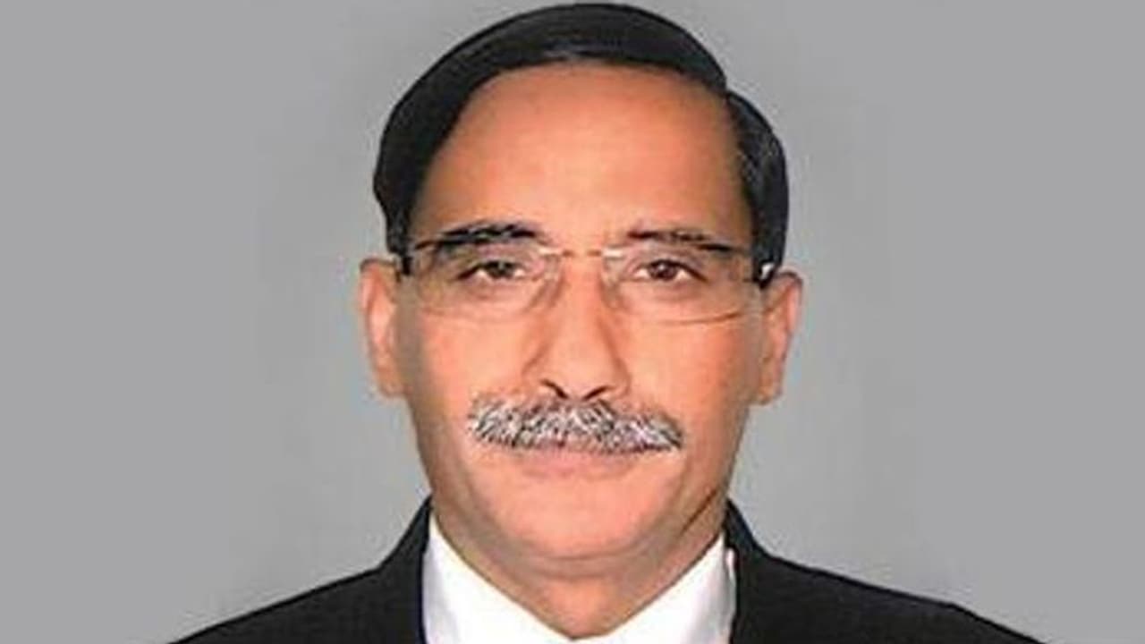 యస్ బ్యాంక్ చైర్మన్ బ్రహ్మ్దత్?!.. నోట్ల ప్రింట్ తడిసిమోపెడు యస్ బ్యాంక్ చైర్మన్ బ్రహ్మ్దత్?!.. నోట్ల ప్రింట్ తడిసిమోపెడు