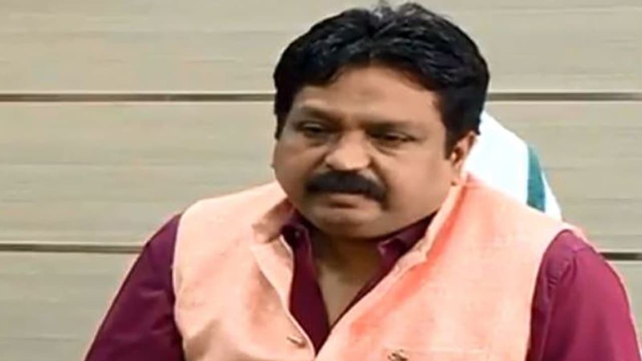 തമിഴ്നാട് ട്രാൻസ്പോർട്ട് ബസുകൾക്കും പമ്പയിലേക്ക് സർവീസിന് അനുമതി; വിയോജിച്ച് കെഎസ്ആര്ടിസി എംഡി തമിഴ്നാട് ട്രാൻസ്പോർട്ട് ബസുകൾക്കും പമ്പയിലേക്ക് സർവീസിന് അനുമതി; വിയോജിച്ച് കെഎസ്ആര്ടിസി എംഡി