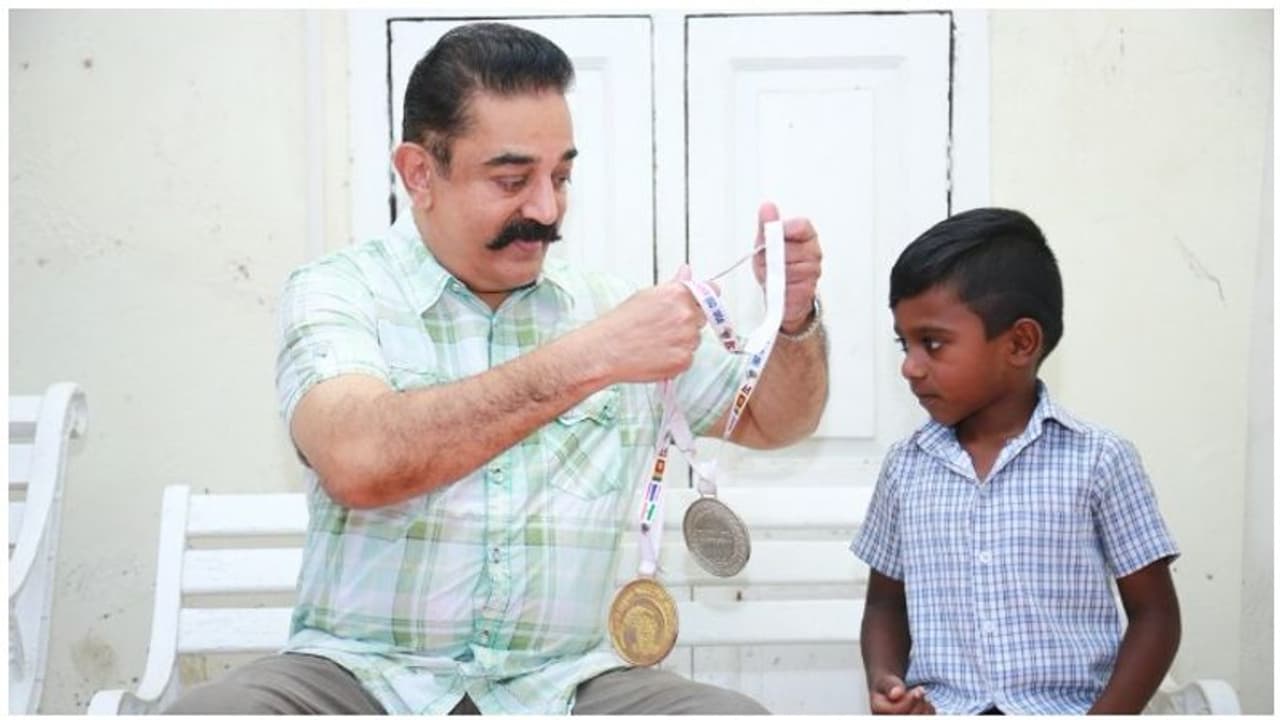 அஜித்திடம் ஆசி பெற நினைத்த 5 வயது சாதனைச் சிறுவன்! ... அவமானப்படுத்திய ’தல’பி.ஆர். ஓ! அஜித்திடம் ஆசி பெற நினைத்த 5 வயது சாதனைச் சிறுவன்! ... அவமானப்படுத்திய ’தல’பி.ஆர். ஓ!