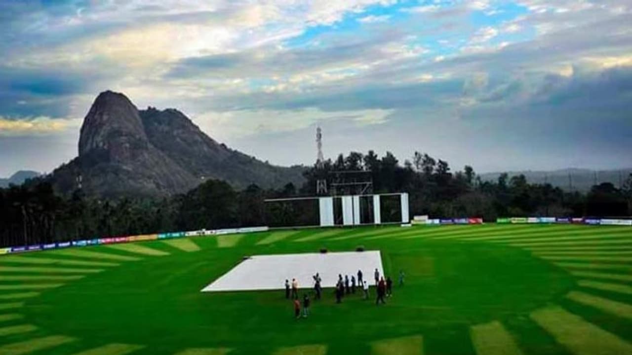 ഇന്ത്യ ഇംഗ്ലണ്ട് ചതുര്ദിന മത്സരം കൃഷ്ണഗിരി സ്റ്റേഡിയത്തില് ഇന്ത്യ ഇംഗ്ലണ്ട് ചതുര്ദിന മത്സരം കൃഷ്ണഗിരി സ്റ്റേഡിയത്തില്