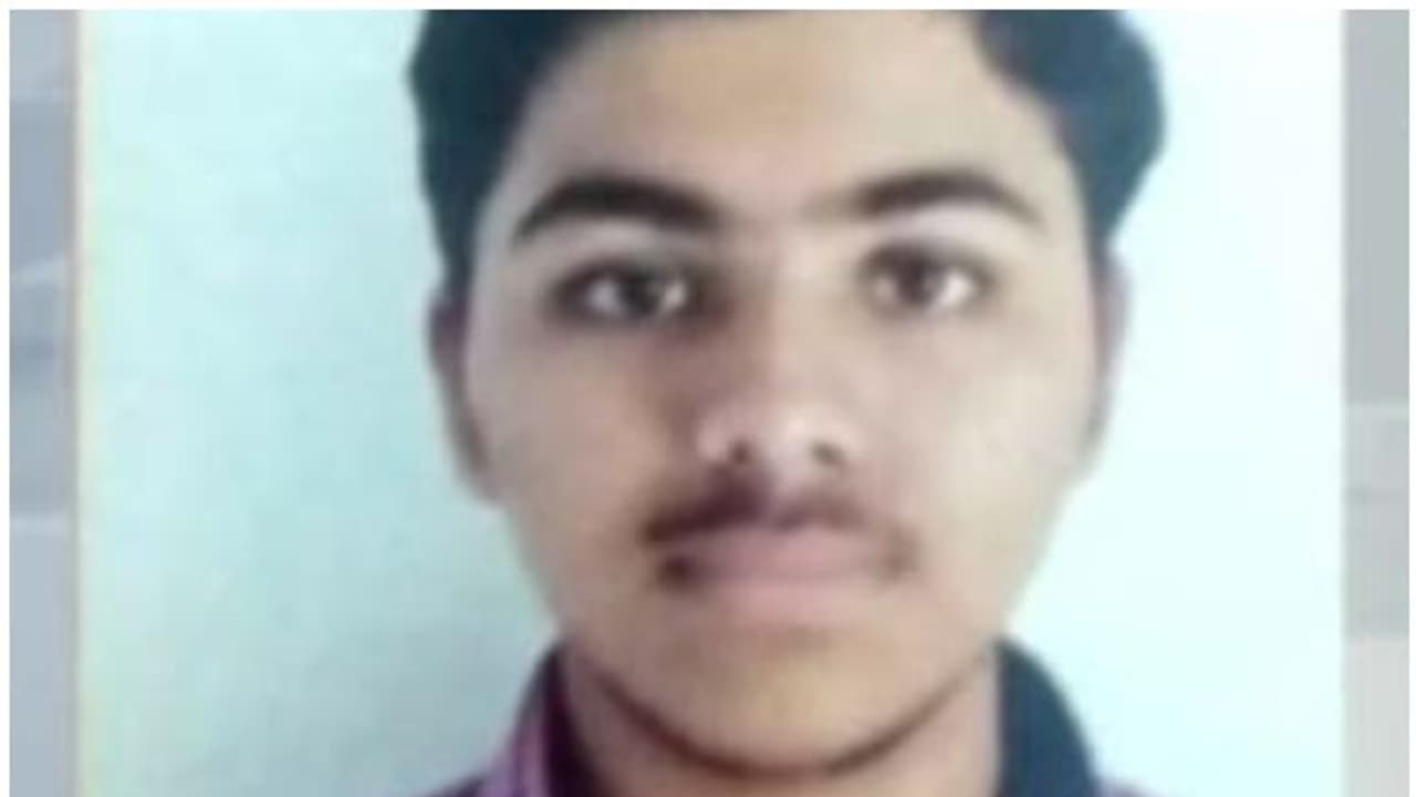 മാനന്തവാടിയിലെ വിദ്യാര്ത്ഥിയുടെ ആത്മഹത്യ: സ്കൂളിനെതിരെ പരാതിയുമായി മാതാപിതാക്കള് മാനന്തവാടിയിലെ വിദ്യാര്ത്ഥിയുടെ ആത്മഹത്യ: സ്കൂളിനെതിരെ പരാതിയുമായി മാതാപിതാക്കള്