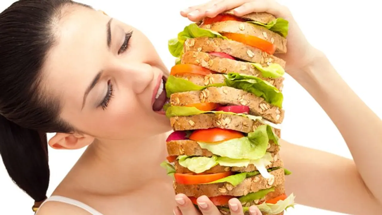 খুব খিদের সময় এই খাবার ভুলেও নয়, হতে পারে মারাত্মক ক্ষতি খুব খিদের সময় এই খাবার ভুলেও নয়, হতে পারে মারাত্মক ক্ষতি