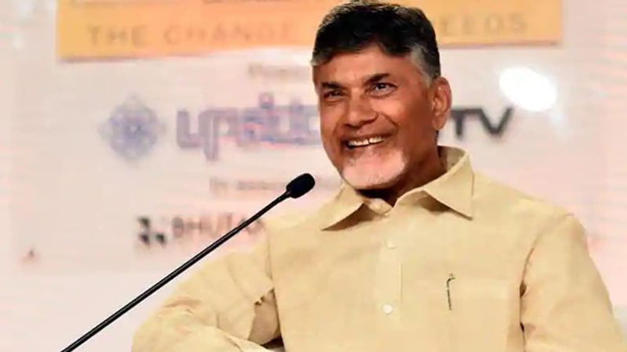 నెల్లూరులో బాబు వ్యూహమిదీ: టీడీపీలోకి కొమ్మి లక్ష్మయ్యనాయుడు నెల్లూరులో బాబు వ్యూహమిదీ: టీడీపీలోకి కొమ్మి లక్ష్మయ్యనాయుడు