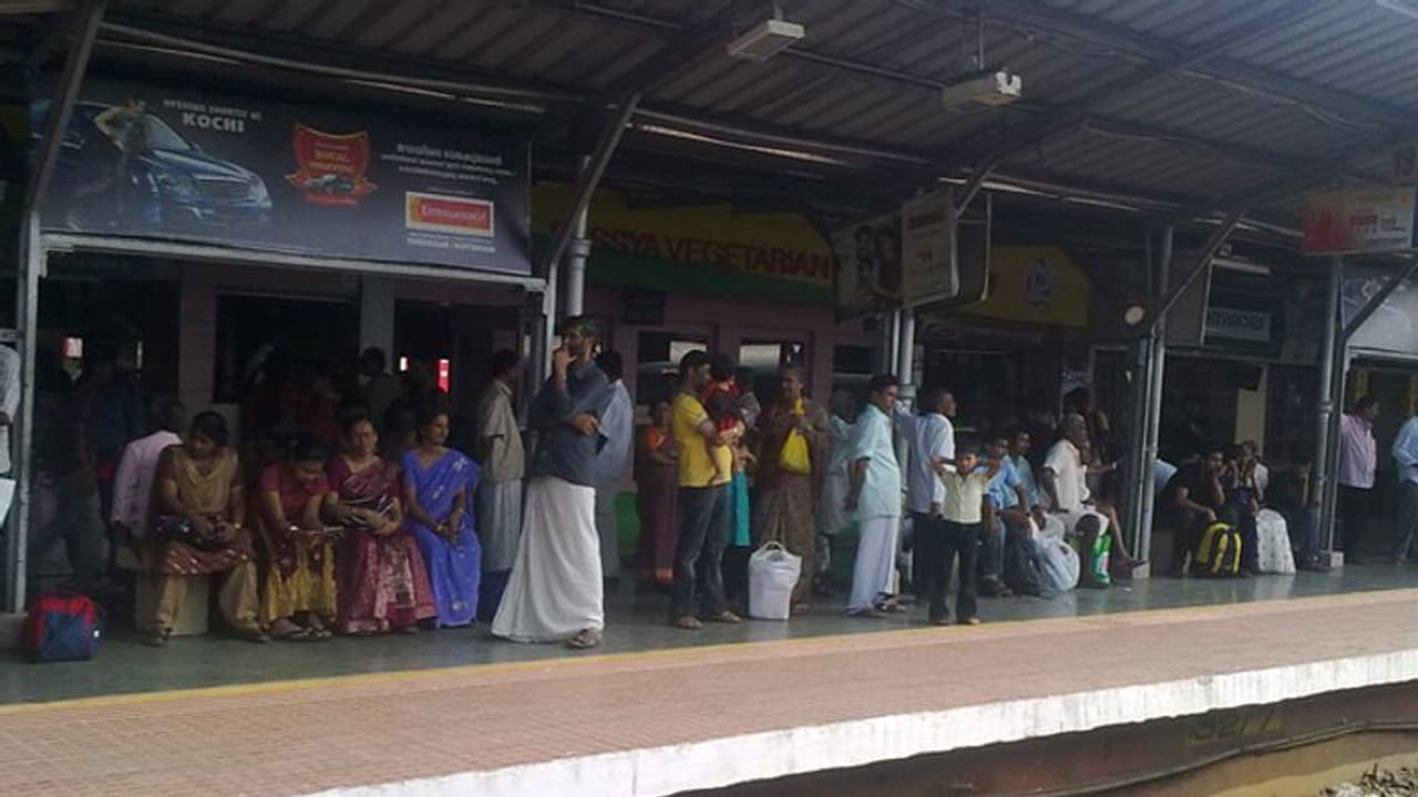 'ಮುಂದಿನ 15 ದಿನ ಯಾರೂ ಬೆಂಗ್ಳೂರಿಂದ ಹಳ್ಳಿಗೆ ಹೋಗೋ ಹಾಗಿಲ್ಲ...!' 'ಮುಂದಿನ 15 ದಿನ ಯಾರೂ ಬೆಂಗ್ಳೂರಿಂದ ಹಳ್ಳಿಗೆ ಹೋಗೋ ಹಾಗಿಲ್ಲ...!'