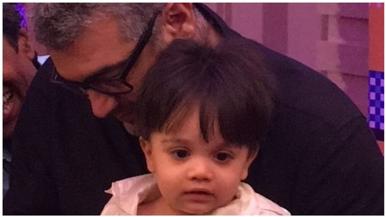 சின்ன தல ஆத்விக் வேட்டி கட்டிக்கொண்டு ஆடும் வீடியோ... ரிப்பீட் மோடில் ரசிக்கும் அஜீத்... சின்ன தல ஆத்விக் வேட்டி கட்டிக்கொண்டு ஆடும் வீடியோ... ரிப்பீட் மோடில் ரசிக்கும் அஜீத்...