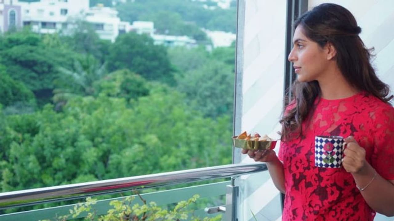 అన్నకి పెట్టకుండా తినేస్తున్నారా..? ఉపాసనపై నెటిజన్ల కామెంట్స్! అన్నకి పెట్టకుండా తినేస్తున్నారా..? ఉపాసనపై నెటిజన్ల కామెంట్స్!