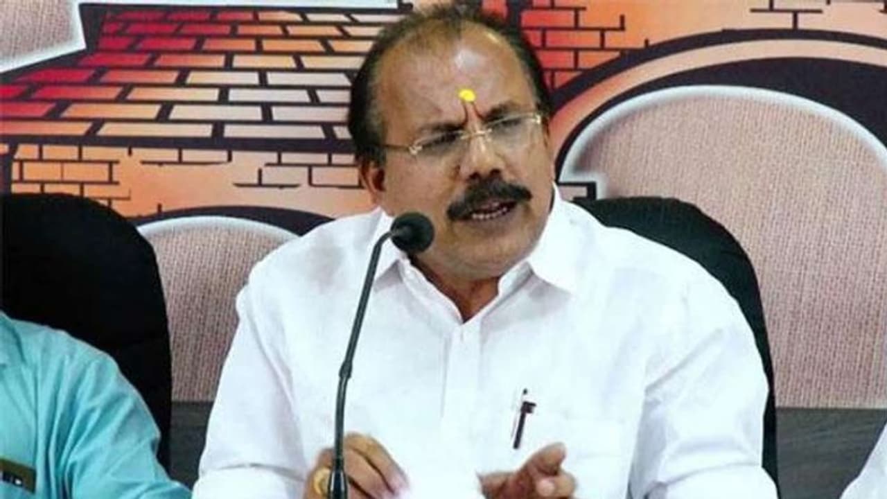 എൽഡിഎഫിന്റേത് പൈങ്കിളി പ്രചാരണം; വീഡിയോ വിവാദം നിർത്തി മുഖ്യമന്ത്രി വികസനം സംസാരിക്കണമെന്നും ബിജെപി എൽഡിഎഫിന്റേത് പൈങ്കിളി പ്രചാരണം; വീഡിയോ വിവാദം നിർത്തി മുഖ്യമന്ത്രി വികസനം സംസാരിക്കണമെന്നും ബിജെപി