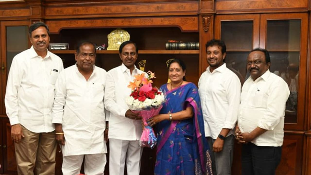 టీఆర్ఎస్లో కాంగ్రెస్ శాసనమండలి ఎల్పీ వీలీనం..? టీఆర్ఎస్లో కాంగ్రెస్ శాసనమండలి ఎల్పీ వీలీనం..?