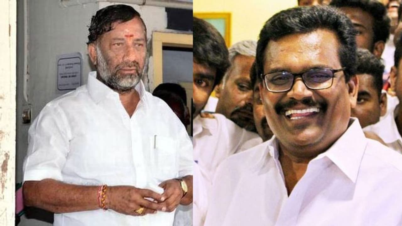 ஓபிஎஸ் தம்பி உள்ளே... தங்கதமிழ்செல்வன் வெளியே... கலக்கத்தில் டிடிவி கூடாரம்! ஓபிஎஸ் தம்பி உள்ளே... தங்கதமிழ்செல்வன் வெளியே... கலக்கத்தில் டிடிவி கூடாரம்!