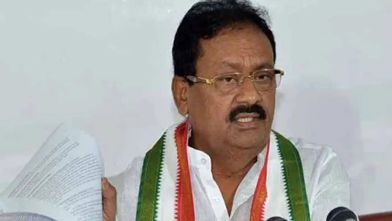 ‘‘ఏపీలో స్పీకర్, ఛైర్మన్ చట్టాన్ని కాపాడుతున్నారు.. కానీ తెలంగాణలో’’