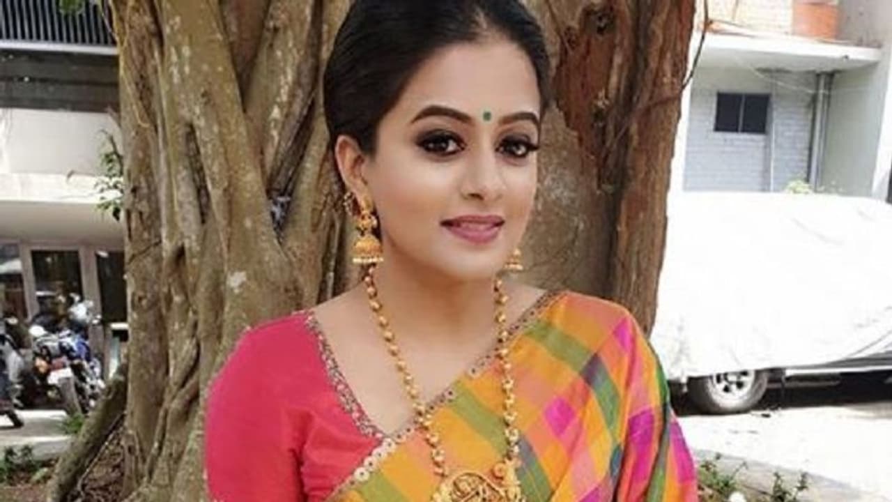 ಪ್ರಿಯಾಮಣಿ ಚಿತ್ರದಲ್ಲಿ ಯತಿರಾಜ್ ತನಿಕೆ ಪ್ರಿಯಾಮಣಿ ಚಿತ್ರದಲ್ಲಿ ಯತಿರಾಜ್ ತನಿಕೆ