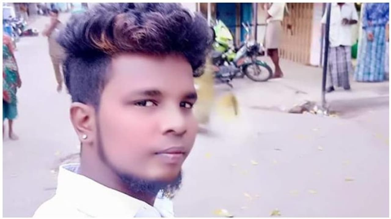 காவல் நிலையத்தில் வாலிபர் மர்மச்சாவு… உறவினர்கள் சாலை மறியல் காவல் நிலையத்தில் வாலிபர் மர்மச்சாவு… உறவினர்கள் சாலை மறியல்