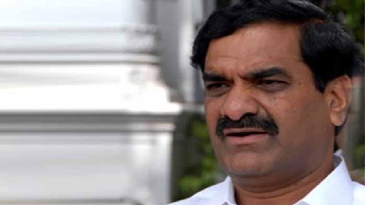 ఓట్ల లెక్కింపులో తేడా జరిగింది..కోర్టుకెక్కిన మల్రెడ్డి రంగారెడ్డి ఓట్ల లెక్కింపులో తేడా జరిగింది..కోర్టుకెక్కిన మల్రెడ్డి రంగారెడ్డి