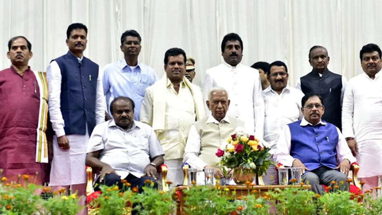 ಎಚ್ಡಿಕೆ ಕ್ಯಾಬಿನೆಟ್ಗೆ 8 ಹೊಸ ಸಚಿವರ ಸೇರ್ಪಡೆ ಬೆನ್ನಲ್ಲೇ ಖ್ಯಾತೆ ಶುರು ಎಚ್ಡಿಕೆ ಕ್ಯಾಬಿನೆಟ್ಗೆ 8 ಹೊಸ ಸಚಿವರ ಸೇರ್ಪಡೆ ಬೆನ್ನಲ್ಲೇ ಖ್ಯಾತೆ ಶುರು