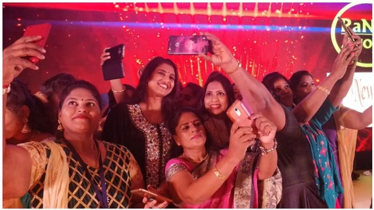 ’பிக்பாஸ்’ நிகழ்ச்சியில் கலந்துகொள்ளாததற்கு நடிகை கஸ்தூரி கூறும் ரெண்டு குட்டிக் காரணங்கள்... ’பிக்பாஸ்’ நிகழ்ச்சியில் கலந்துகொள்ளாததற்கு நடிகை கஸ்தூரி கூறும் ரெண்டு குட்டிக் காரணங்கள்...