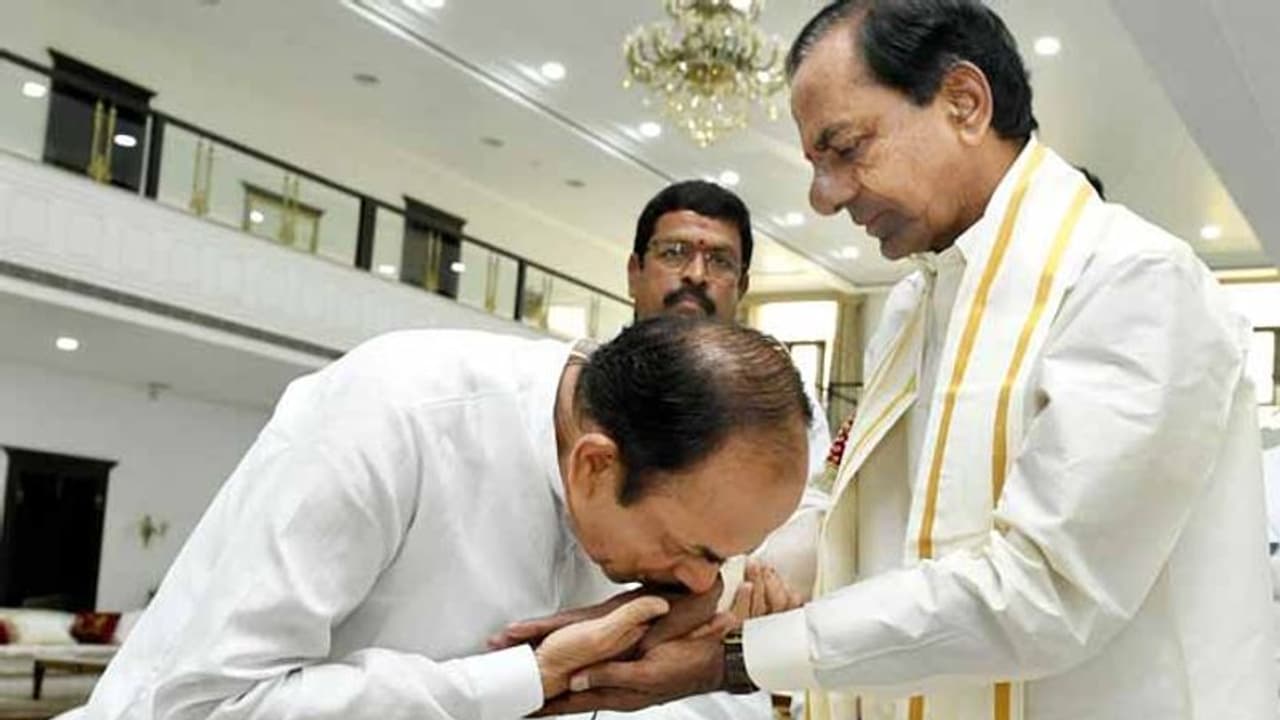 విశాఖ బయలుదేరిన సీఎం కేసీఆర్ విశాఖ బయలుదేరిన సీఎం కేసీఆర్