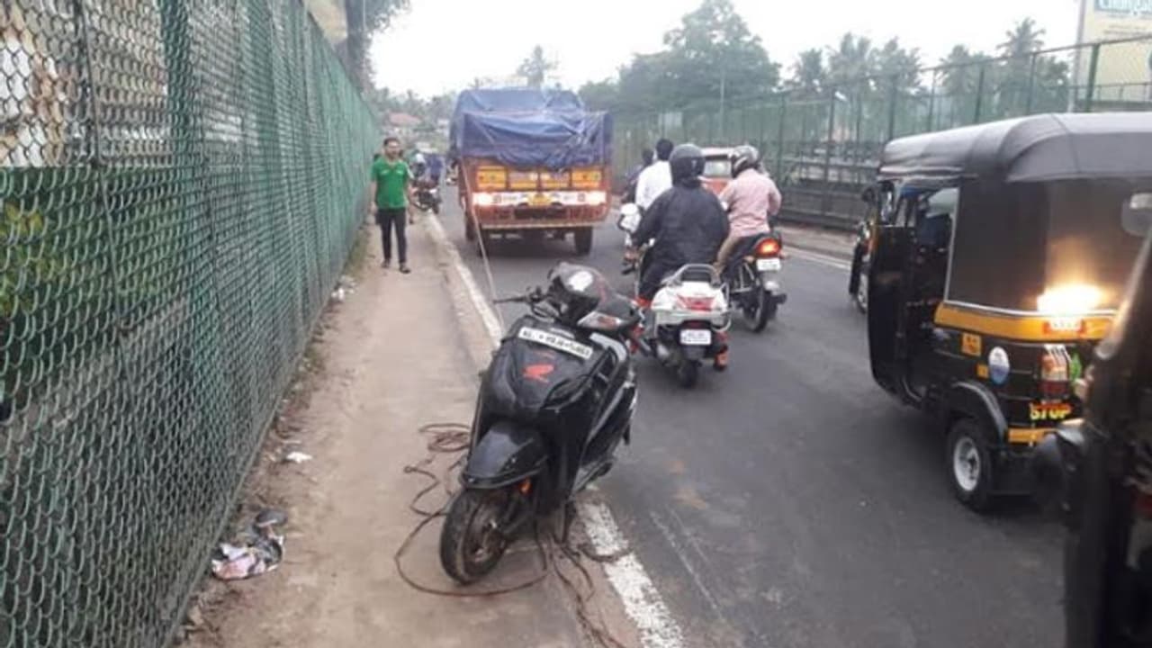 ലോറിയിൽ നിന്ന് വീണ കയർ ടയറിൽ കുടുങ്ങി; യുവതിക്ക് ദാരുണാന്ത്യം ലോറിയിൽ നിന്ന് വീണ കയർ ടയറിൽ കുടുങ്ങി; യുവതിക്ക് ദാരുണാന്ത്യം