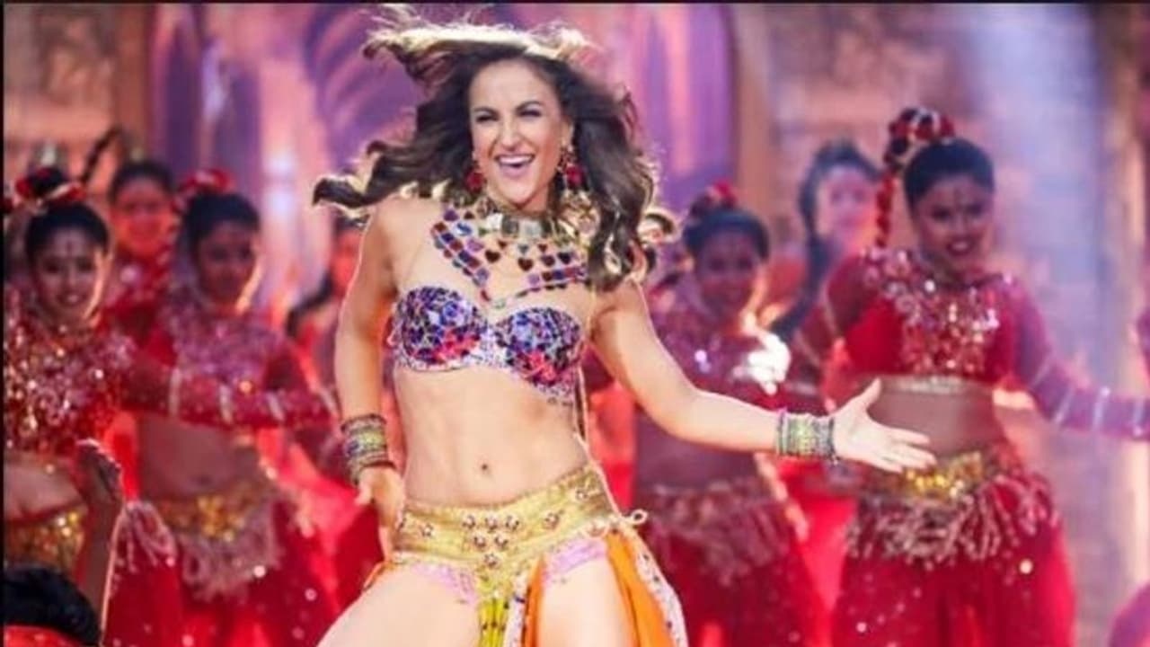 एली अवराम का ये गाना मचा रहा है इंटरनेट पर धमाल एली अवराम का ये गाना मचा रहा है इंटरनेट पर धमाल