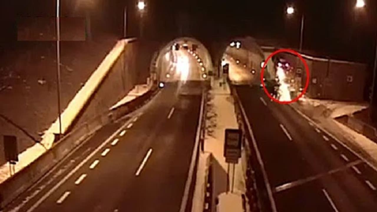 ನಿದ್ದೆ ಕಣ್ಣಿನಲ್ಲಿ BMW ಕಾರನ್ನ ವಿಮಾನ ತರ ಹಾರಿಸಿದ ಭೂಪ ವೀಡಿಯೋ ವೈರಲ್!