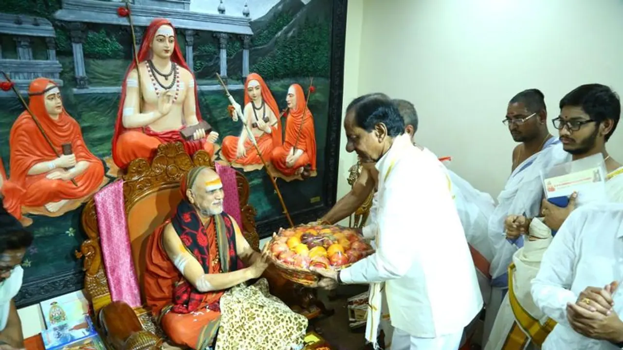 కేసీఆర్ సీఎం కావడానికి కారణం నేనే.. స్వరూపానందేంద్ర స్వామి