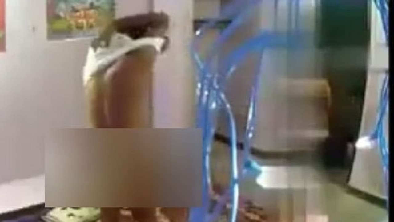 ಸರ್ಕಾರಿ ಬಂಗಲೆಯೊಳಗೆ ಜಿಲ್ಲಾ ಮುಖಂಡನ ರಾಸಲೀಲೆ ವಿಡಿಯೋ ವೈರಲ್! ಸರ್ಕಾರಿ ಬಂಗಲೆಯೊಳಗೆ ಜಿಲ್ಲಾ ಮುಖಂಡನ ರಾಸಲೀಲೆ ವಿಡಿಯೋ ವೈರಲ್!