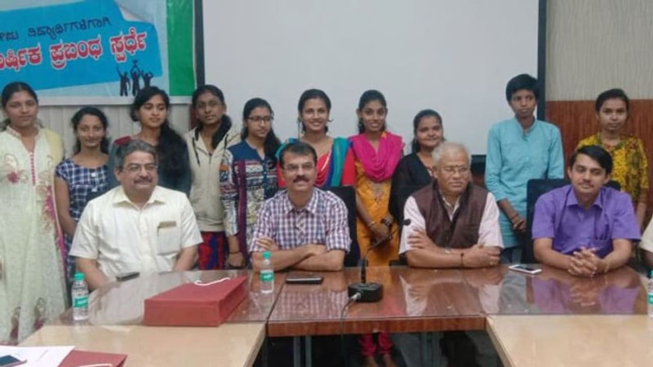 ಮಾಧ್ಯಮ ಮೌಲ್ಯ ಕಾಪಾಡಲು ಚರ್ಚೆ ಅಗತ್ಯ ಮಾಧ್ಯಮ ಮೌಲ್ಯ ಕಾಪಾಡಲು ಚರ್ಚೆ ಅಗತ್ಯ