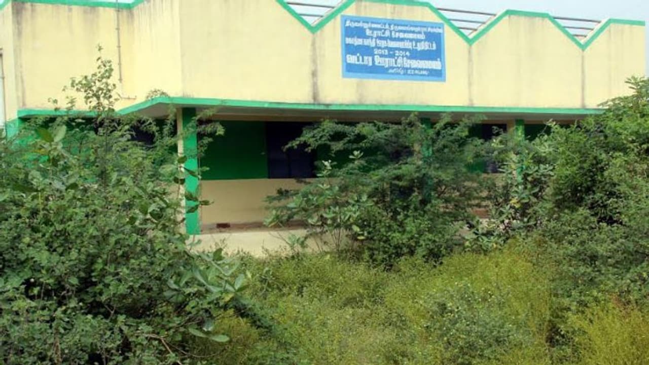 அரசு மெத்தனம்... 40 கோடியில் கட்டி முடித்து 3 ஆண்டுகளாக திறக்காத பொது சேவை மையங்கள்...! அரசு மெத்தனம்... 40 கோடியில் கட்டி முடித்து 3 ஆண்டுகளாக திறக்காத பொது சேவை மையங்கள்...!