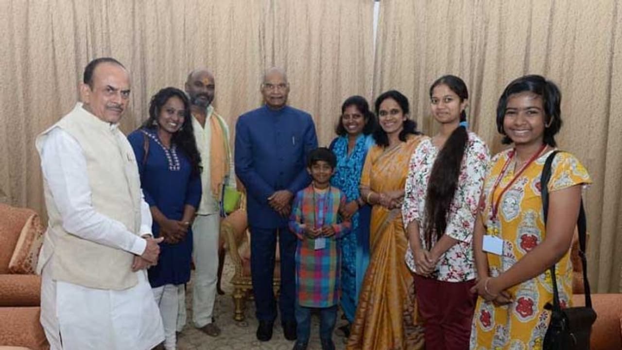 చిన్న వయసులో పర్వతారోహణ.. రాష్ట్రపతి ప్రశంసలు చిన్న వయసులో పర్వతారోహణ.. రాష్ట్రపతి ప్రశంసలు