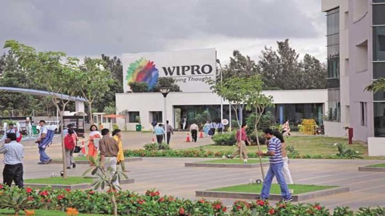 విప్రో జూనియర్లకు క్రిస్మస్ గిఫ్ట్! వన్ టైం బోనస్ బట్ వలసల నివారణకే విప్రో జూనియర్లకు క్రిస్మస్ గిఫ్ట్! వన్ టైం బోనస్ బట్ వలసల నివారణకే