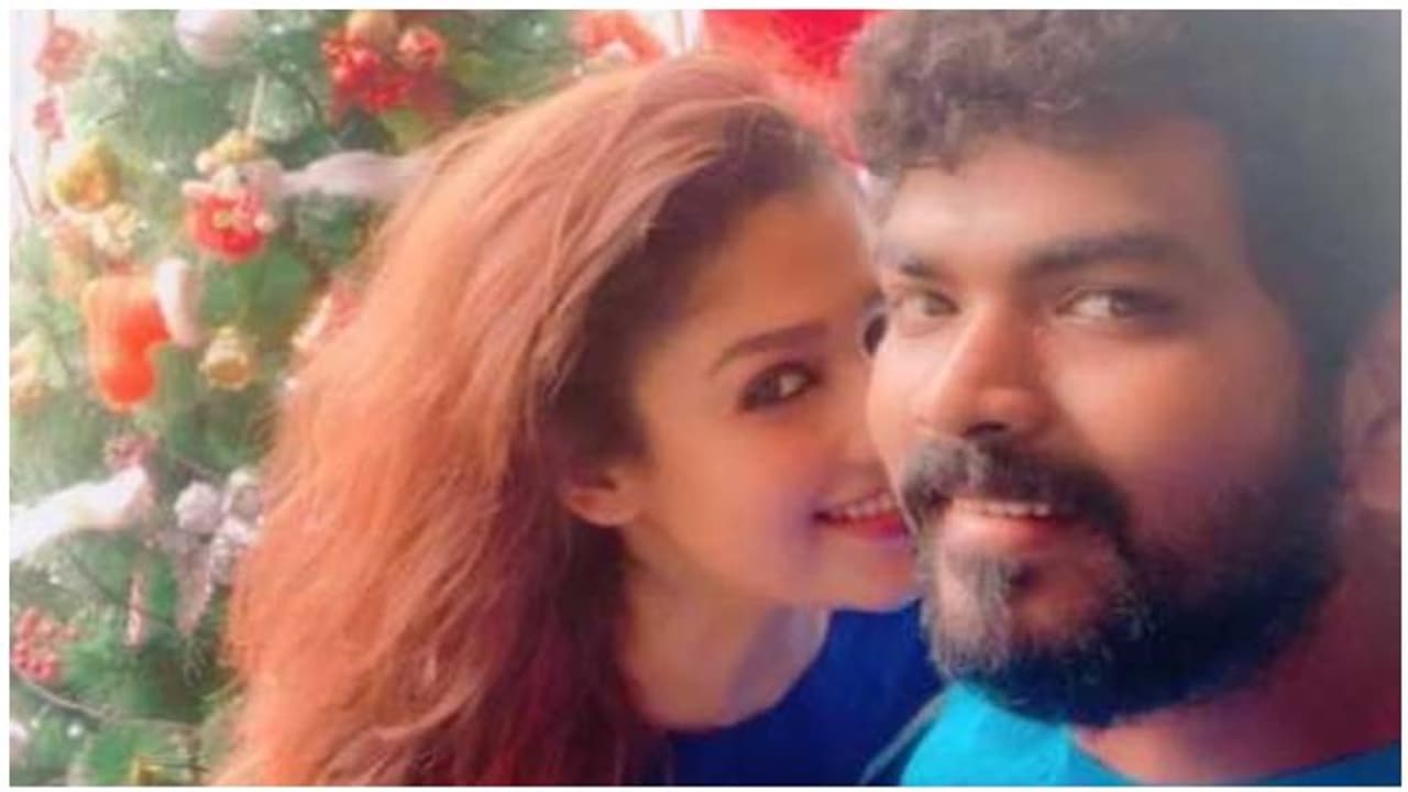 ’அக்கா அடுத்த நயன்தாரா கிறிஸ்மஸ்க்காவது ஒரு டீசண்டான ட்ரெஸ் போடக்கூடாதா?... ’அக்கா அடுத்த நயன்தாரா கிறிஸ்மஸ்க்காவது ஒரு டீசண்டான ட்ரெஸ் போடக்கூடாதா?...