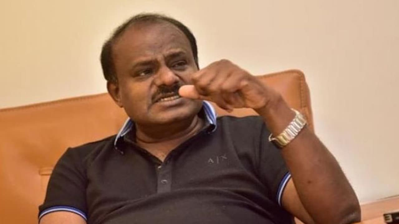 నలుగురు ఎమ్మెల్యేల మిస్సింగ్, అధికార పార్టీలో టెన్షన్ నలుగురు ఎమ్మెల్యేల మిస్సింగ్, అధికార పార్టీలో టెన్షన్