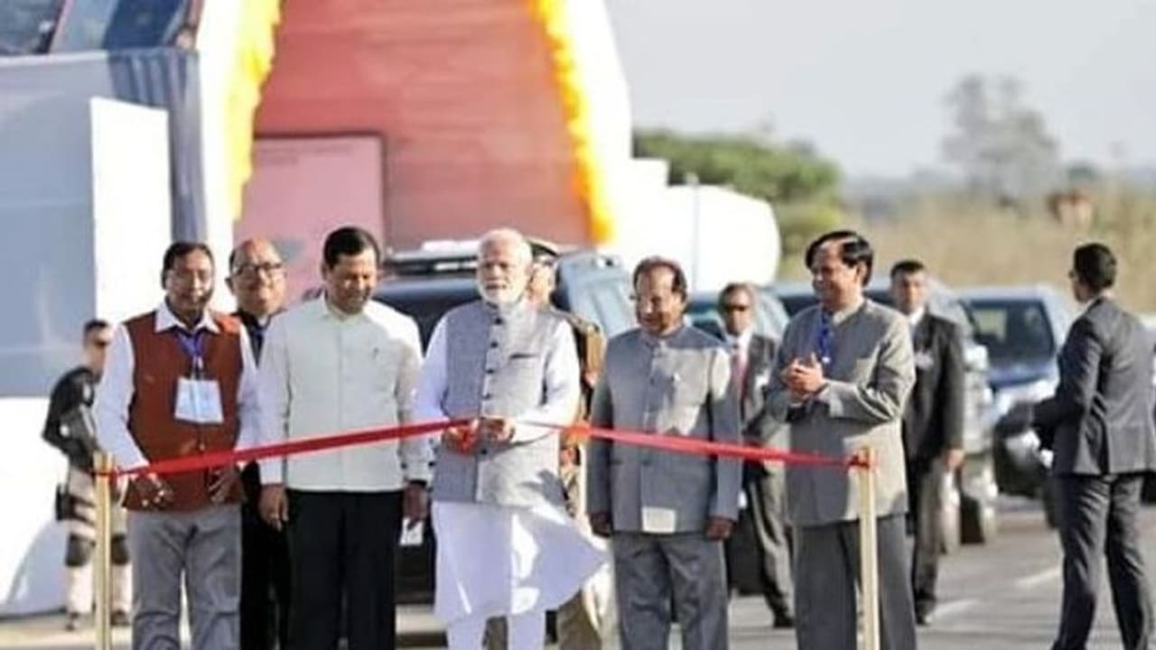 मोदी सरकार का क्रिसमस उपहार, सबसे लंबा रेल सड़क पुल देश को समर्पित मोदी सरकार का क्रिसमस उपहार, सबसे लंबा रेल सड़क पुल देश को समर्पित