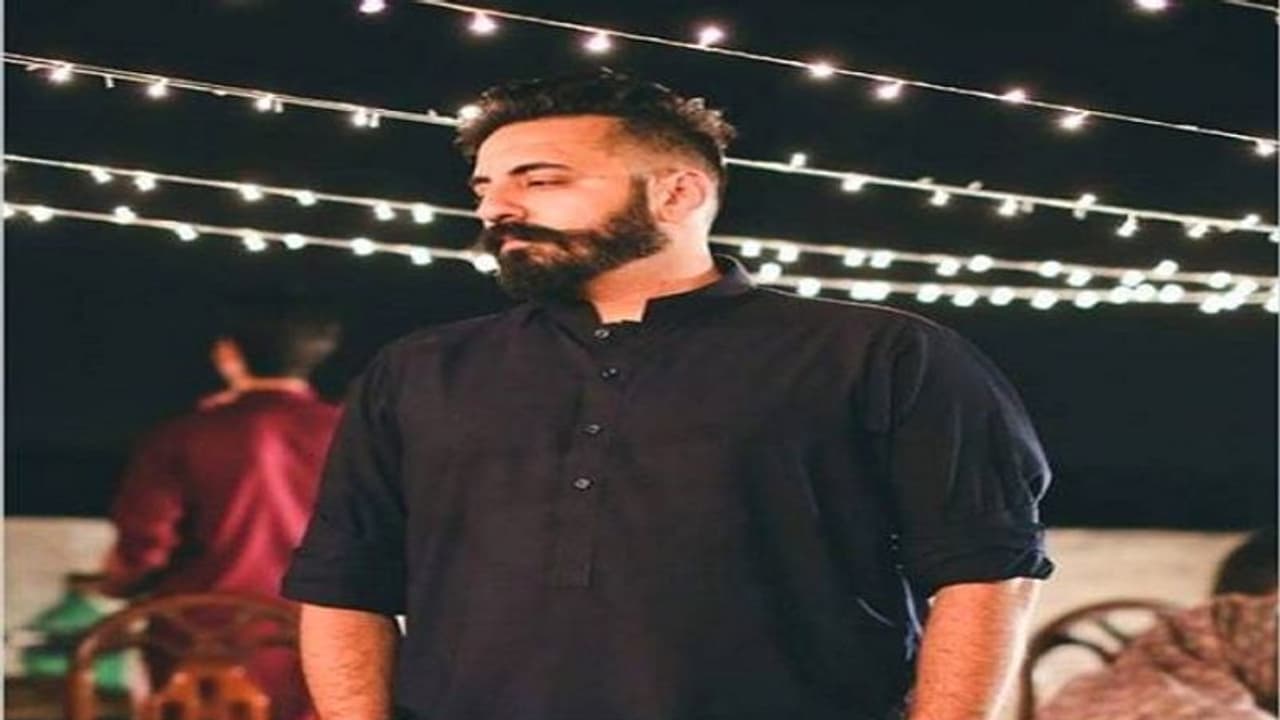 ಈತನ ಅದ್ಧೂರಿ ಮದ್ವೆಗೆ 20 ಸಾವಿರ ಖರ್ಚು: ಹೆಂಗೆ ಅಂತಾ ಅವನನ್ನೇ ಕೇಳಿ! ಈತನ ಅದ್ಧೂರಿ ಮದ್ವೆಗೆ 20 ಸಾವಿರ ಖರ್ಚು: ಹೆಂಗೆ ಅಂತಾ ಅವನನ್ನೇ ಕೇಳಿ!