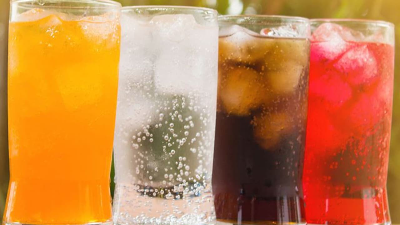 സോഫ്റ്റ് ഡ്രിങ്കുകൾ സ്ഥിരമായി കുടിക്കാറുണ്ടോ; എങ്കിൽ സൂക്ഷിക്കുക സോഫ്റ്റ് ഡ്രിങ്കുകൾ സ്ഥിരമായി കുടിക്കാറുണ്ടോ; എങ്കിൽ സൂക്ഷിക്കുക