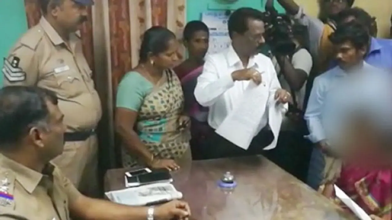 இதுக்கு என்னை கொலையே செய்திருக்கலாம்... கதறும் HIV ரத்தம் செலுத்தப்பட்ட கர்ப்பிணி பெண்...! இதுக்கு என்னை கொலையே செய்திருக்கலாம்... கதறும் HIV ரத்தம் செலுத்தப்பட்ட கர்ப்பிணி பெண்...!