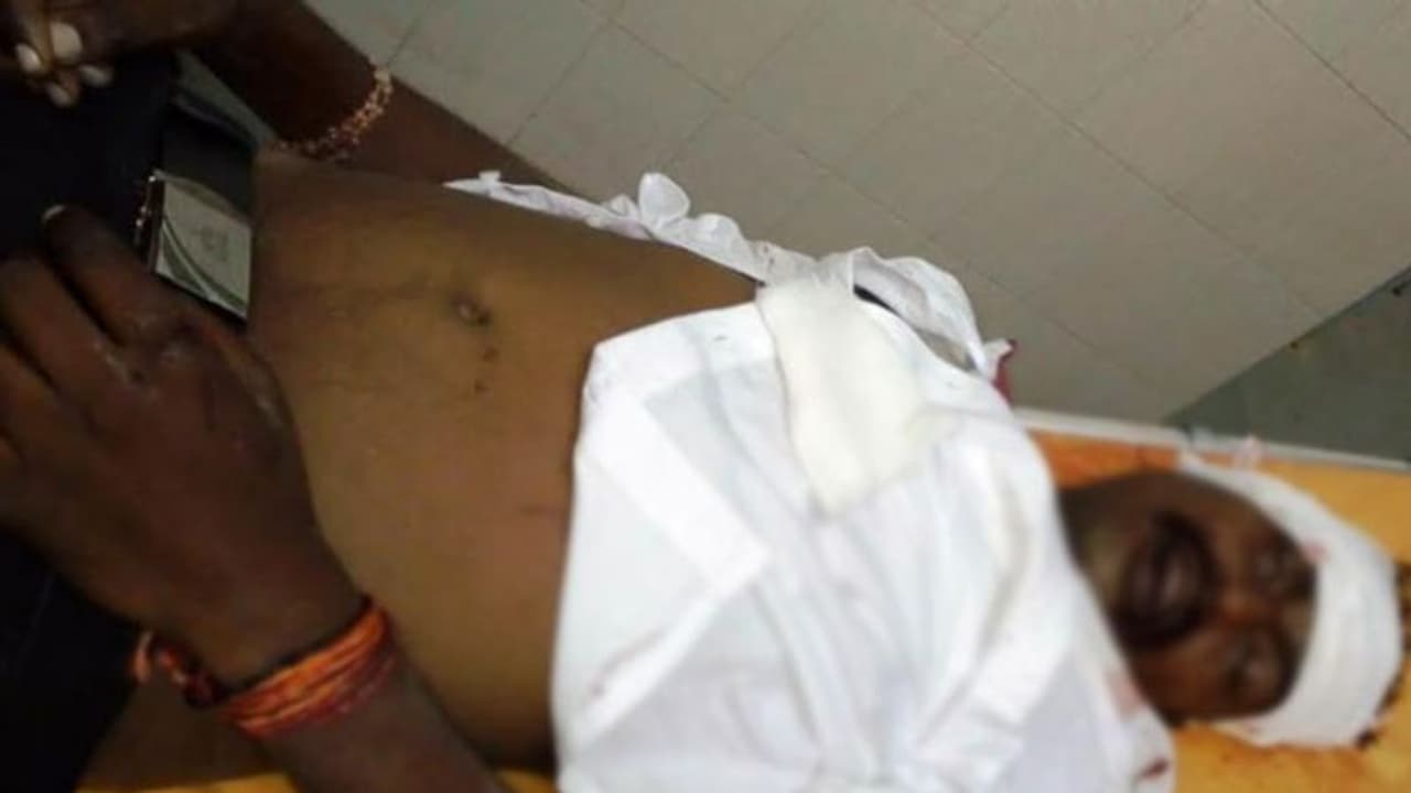 போதையில் செல்போனில் பேசியதால் விபரீதம்... பள்ளத்தில் விழுந்து வாலிபர் பலி...! போதையில் செல்போனில் பேசியதால் விபரீதம்... பள்ளத்தில் விழுந்து வாலிபர் பலி...!