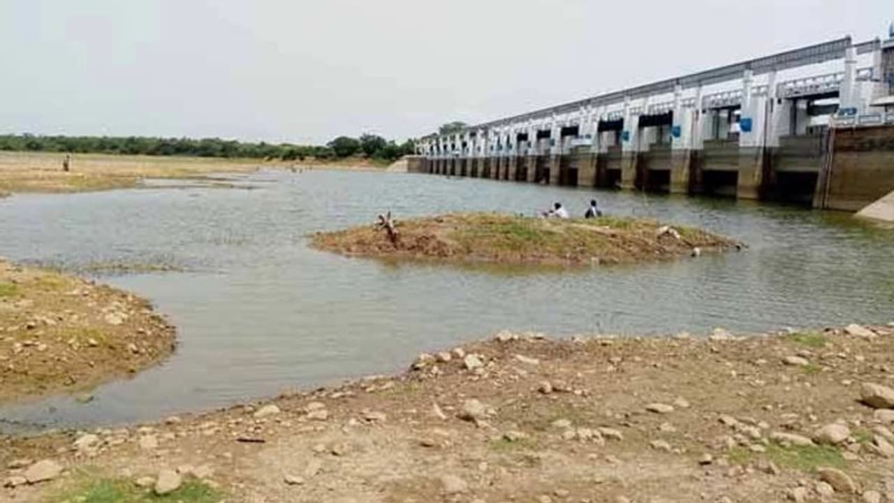 சென்னையை நெருங்கிறது பேராபத்து... குடிநீர் தட்டுப்பாடு அபாயம்...! சென்னையை நெருங்கிறது பேராபத்து... குடிநீர் தட்டுப்பாடு அபாயம்...!