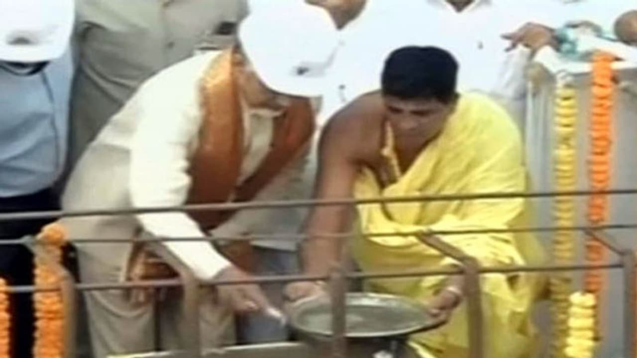 తెలుగుజాతి గర్వించేలా సచివాలయ నిర్మాణం: చంద్రబాబు తెలుగుజాతి గర్వించేలా సచివాలయ నిర్మాణం: చంద్రబాబు