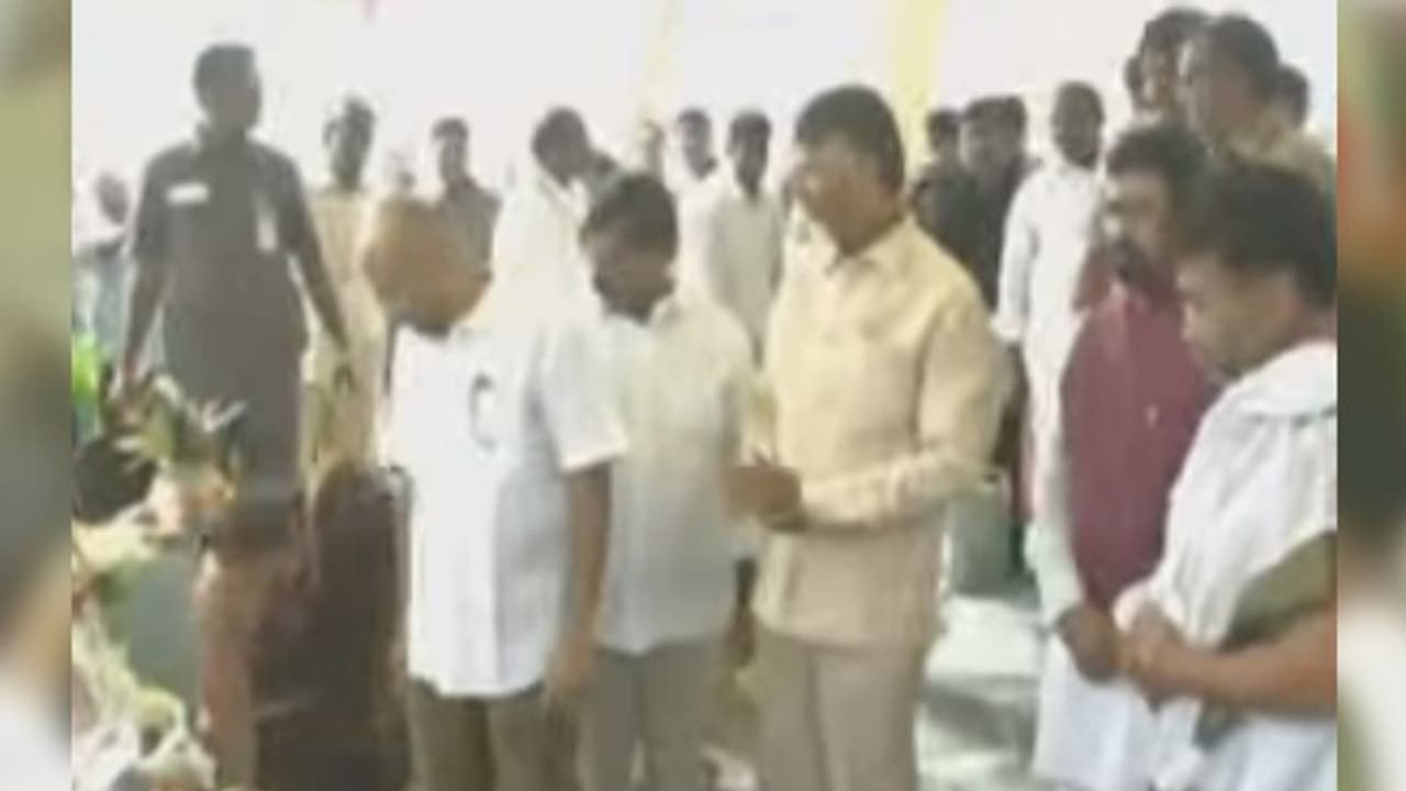 కడప స్టీల్ ప్లాంట్ కు శంకుస్థాపన చేసిన సీఎం చంద్రబాబు కడప స్టీల్ ప్లాంట్ కు శంకుస్థాపన చేసిన సీఎం చంద్రబాబు