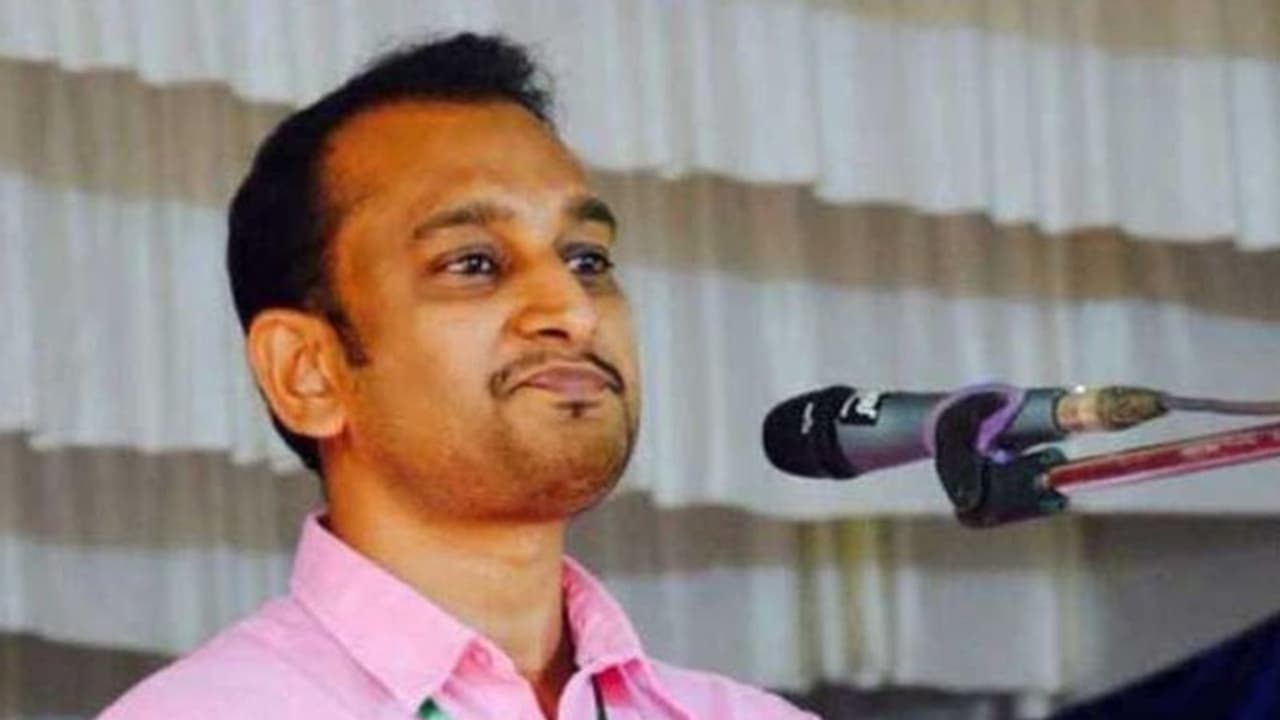 PK Firos against CPM : 'എകെജി സെന്ററിന് പൂട്ടിടാന് ആ പാര്ട്ടിയില് ആരുമില്ലേ'; പരിഹാസവുമായി പി കെ ഫിറോസ് PK Firos against CPM : 'എകെജി സെന്ററിന് പൂട്ടിടാന് ആ പാര്ട്ടിയില് ആരുമില്ലേ'; പരിഹാസവുമായി പി കെ ഫിറോസ്