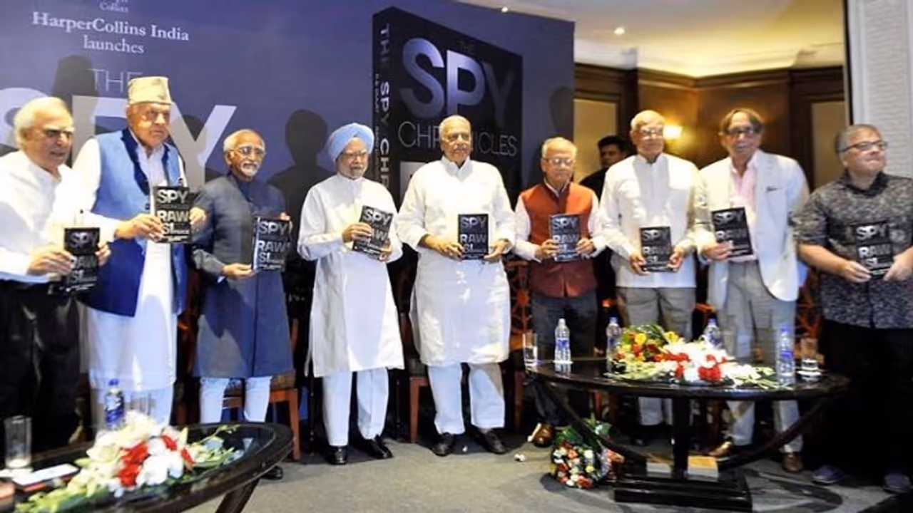 ದೇಶಭಕ್ತ ಮಹನೀಯರ(?)ರ ಕೈಯಲ್ಲಿ ISI ಏಜೆಂಟ್ ಪುಸ್ತಕ! ದೇಶಭಕ್ತ ಮಹನೀಯರ(?)ರ ಕೈಯಲ್ಲಿ ISI ಏಜೆಂಟ್ ಪುಸ್ತಕ!